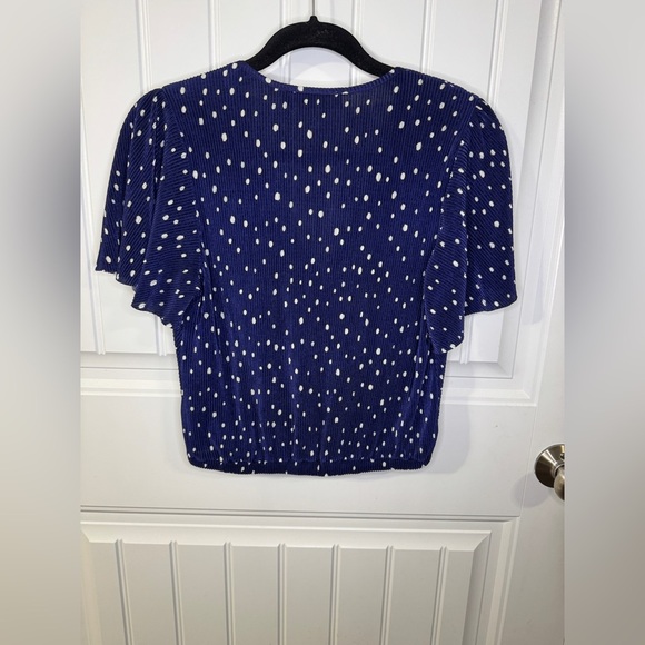ASTR The Label Navy Blue/White Polka Dot Plisse Ribbed V-Neck Blouse - Picture 5 of 6